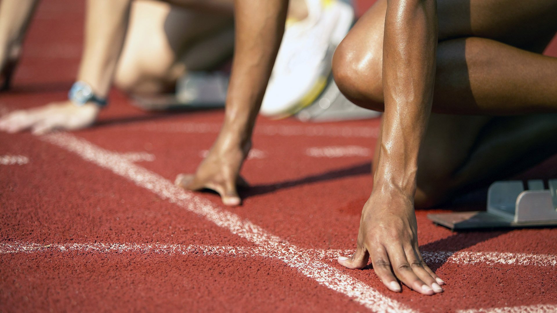 体育赛事-布伦森赛点兑现，菲尼克斯太阳淘汰利雅得新月晋级四强，主帅激动落泪